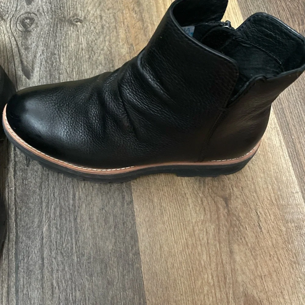 Soft Pecola black boots. Size 6.5. Excellent condition. - Picture 5 of 12